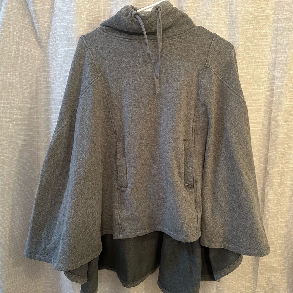 UGG Super Soft & Cozy Gray Poncho- Size XS/S